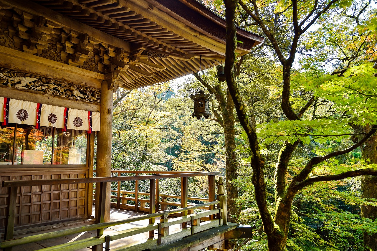 "Tourist Retail Extends Beyond Traditional Souvenir Stores"