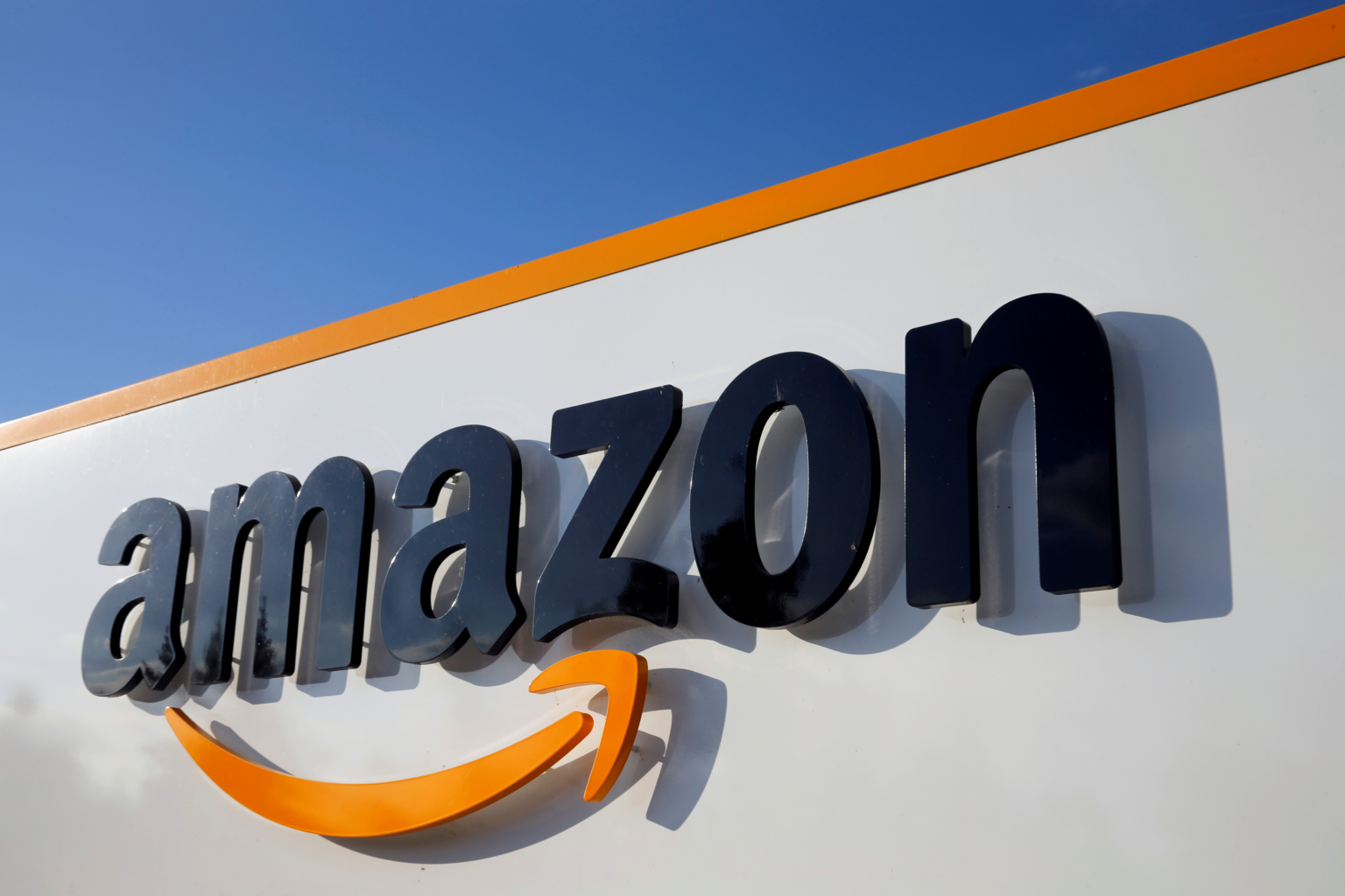 Amazon India Launches Enchanting Floating Store on Dal Lake, Elevating